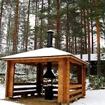 на берегу живописного озера Feriehus