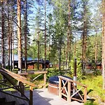 на берегу живописного озера Feriehus