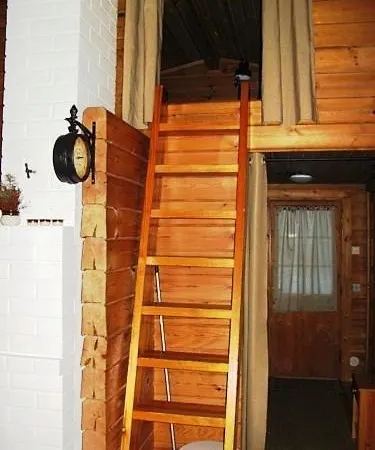 度假居 на берегу живописного озера 凯里迈基