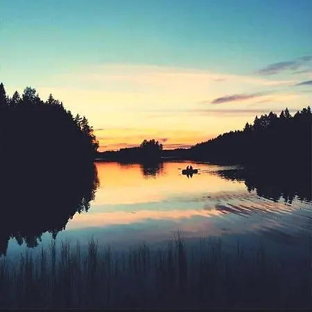 на берегу живописного озера بيت للعطل Kerimäki