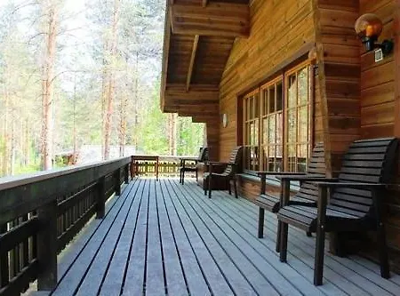 на берегу живописного озера