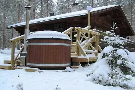 на берегу живописного озера