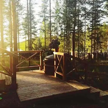 Дом отдыха на берегу живописного озера