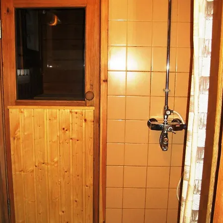 بيت للعطل на берегу живописного озера Kerimäki