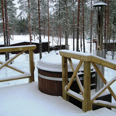 на берегу живописного озера *