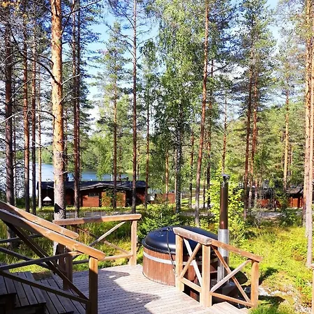 на берегу живописного озера 度假居