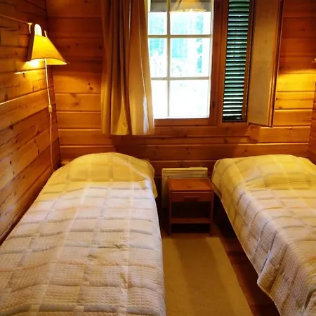 на берегу живописного озера 凯里迈基