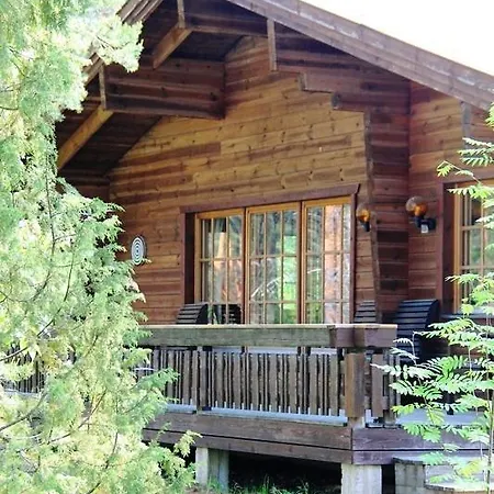 на берегу живописного озера *