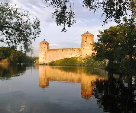 на берегу живописного озера 凯里迈基