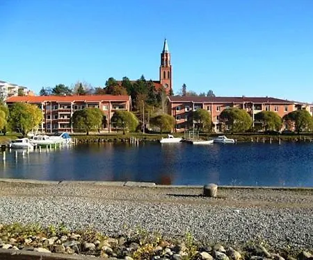 на берегу живописного озера 度假居 凯里迈基