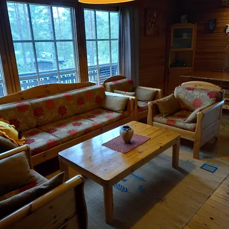 на берегу живописного озера