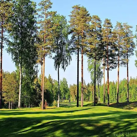 на берегу живописного озера *
