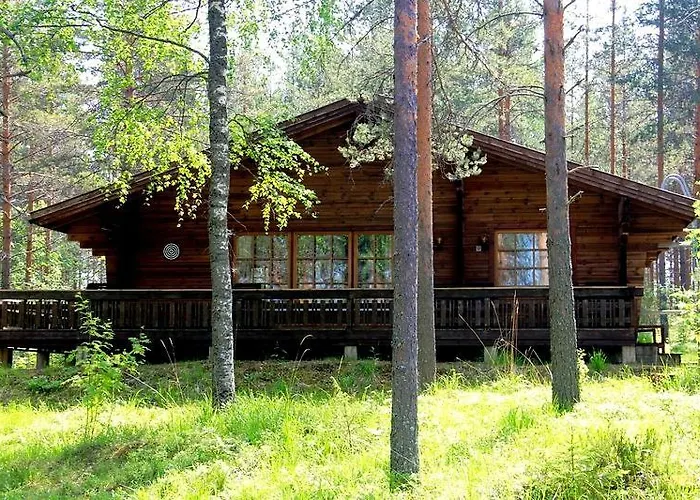 на берегу живописного озера