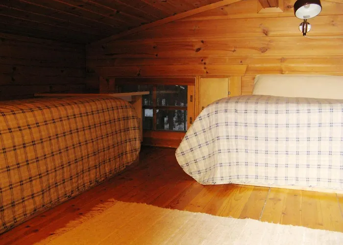 на берегу живописного озера