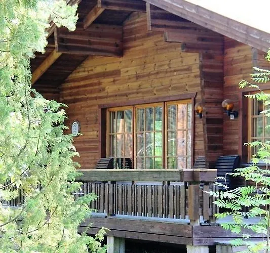 на берегу живописного озера *