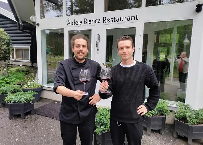 на берегу живописного озера 펜션 케리마키